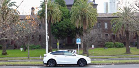 Tesla MODEL Y 2025
