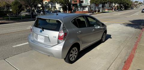 Toyota Prius c 2014