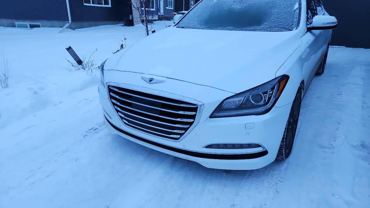 Hyundai Genesis 2015 in Edmonton, AB