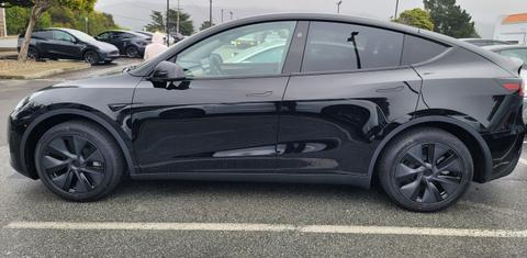 Tesla Model Y 2025