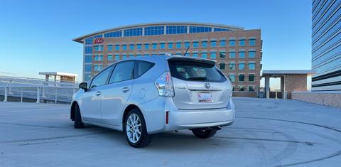 Toyota Prius v 2012