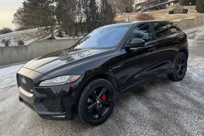 Jaguar F-PACE 2017 à Calgary