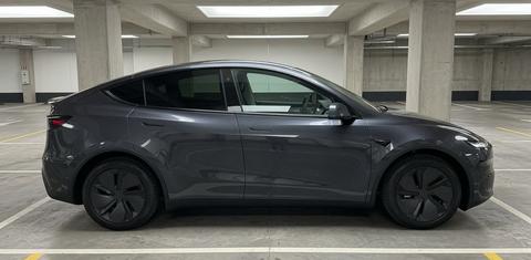 Tesla Model Y 2025