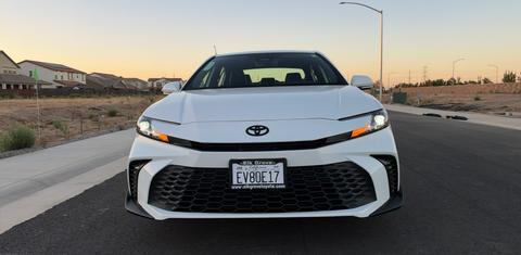 Toyota Camry Hybrid 2026