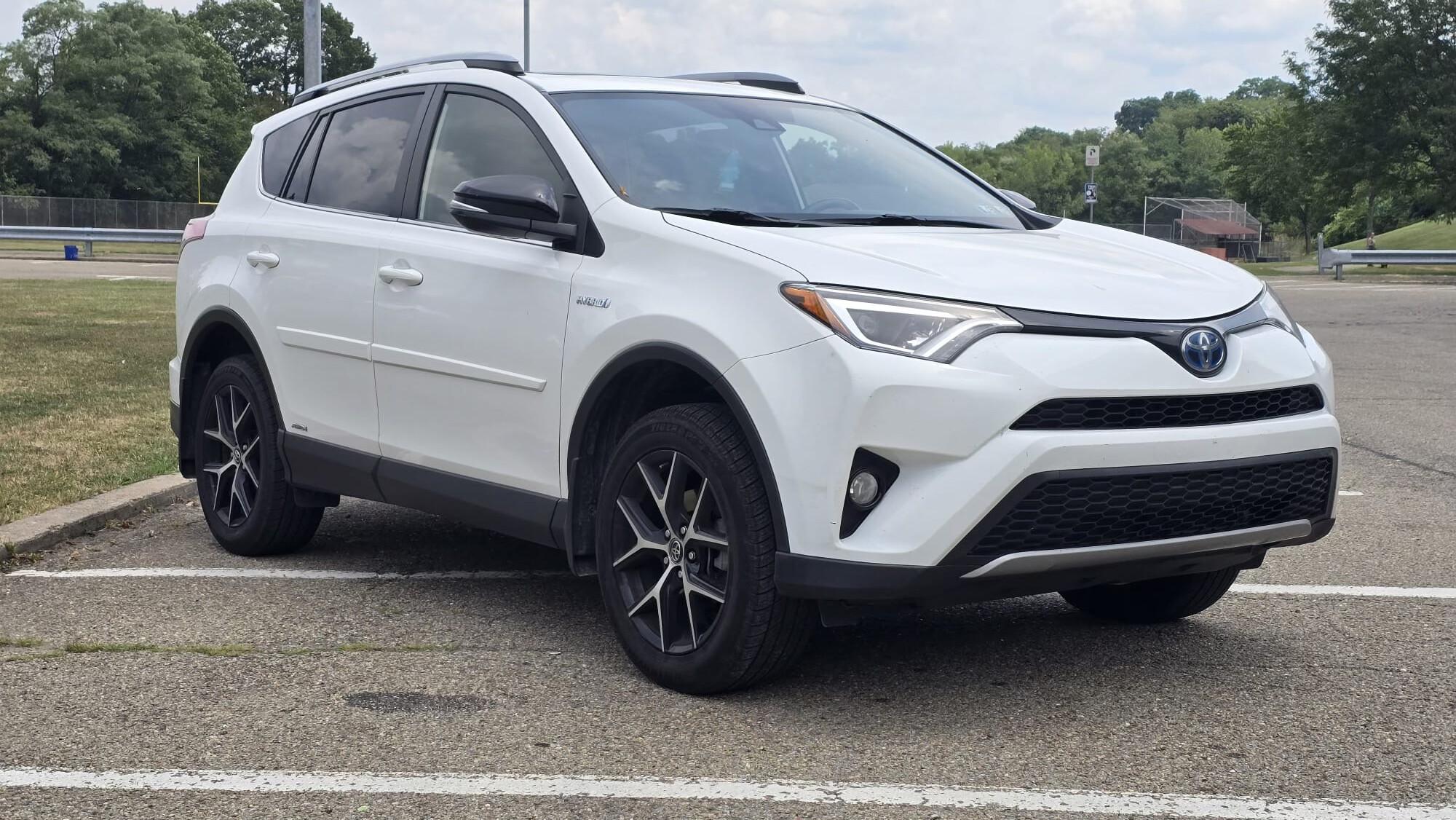 Toyota RAV4 Hybrid 2018 in Pittsburgh, PA