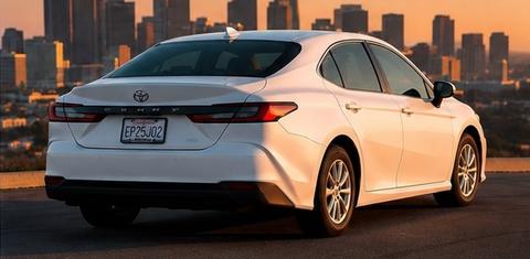 Toyota Camry Hybrid 2026