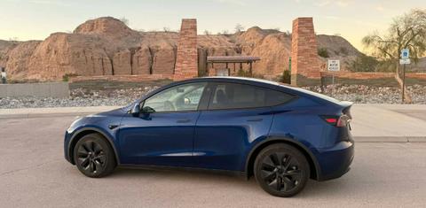 Tesla Model Y 2024