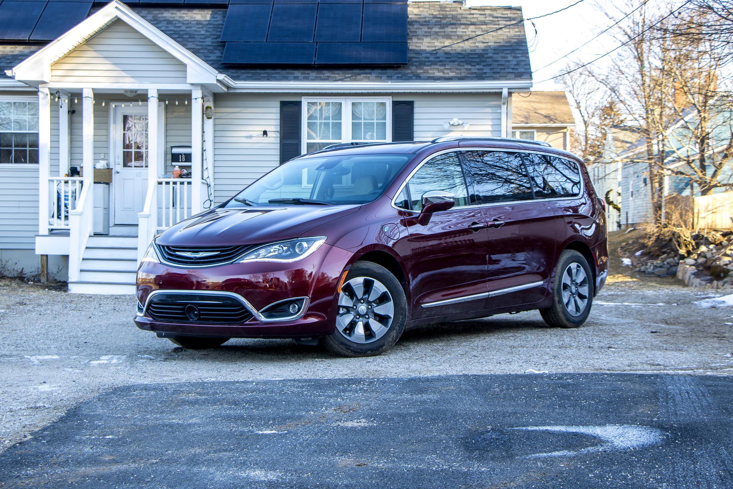 Chrysler Pacifica 2018 in Boston, MA