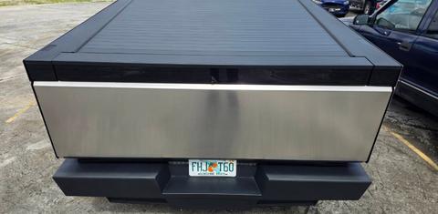 Tesla Cybertruck 2025