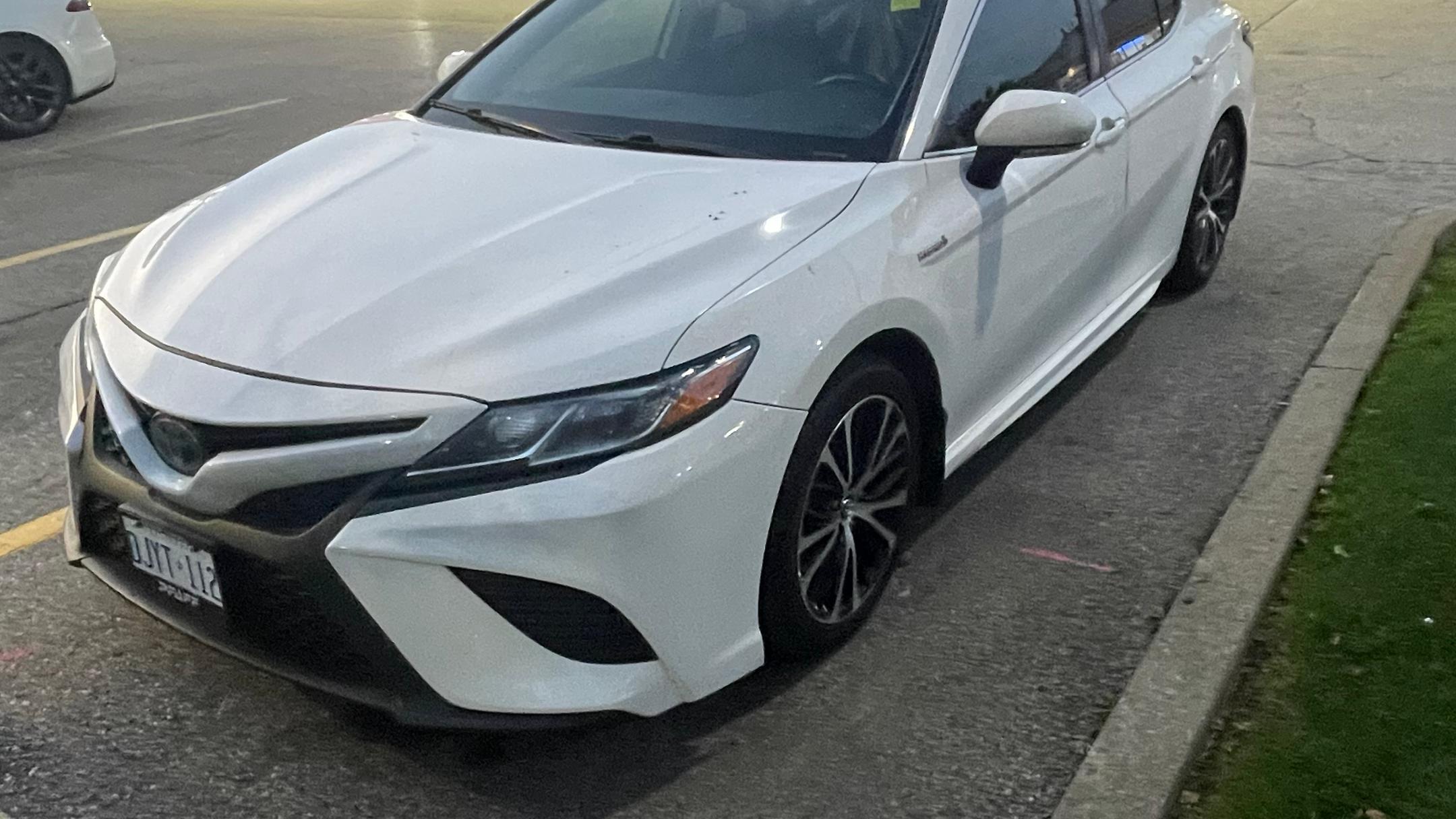 Toyota Camry Hybrid 2019 in Whitby, ON