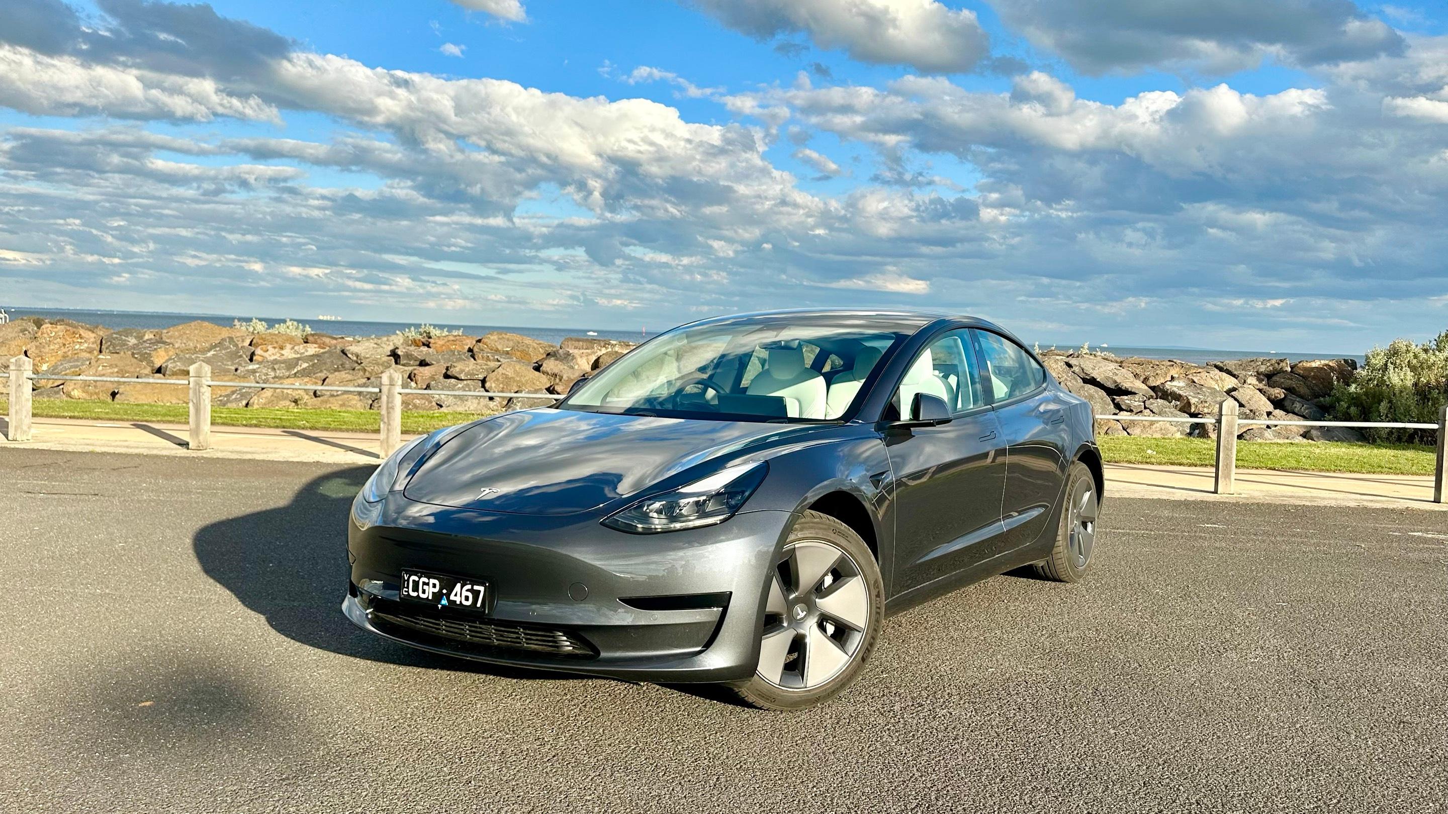 Tesla MODEL 3 2022 in 