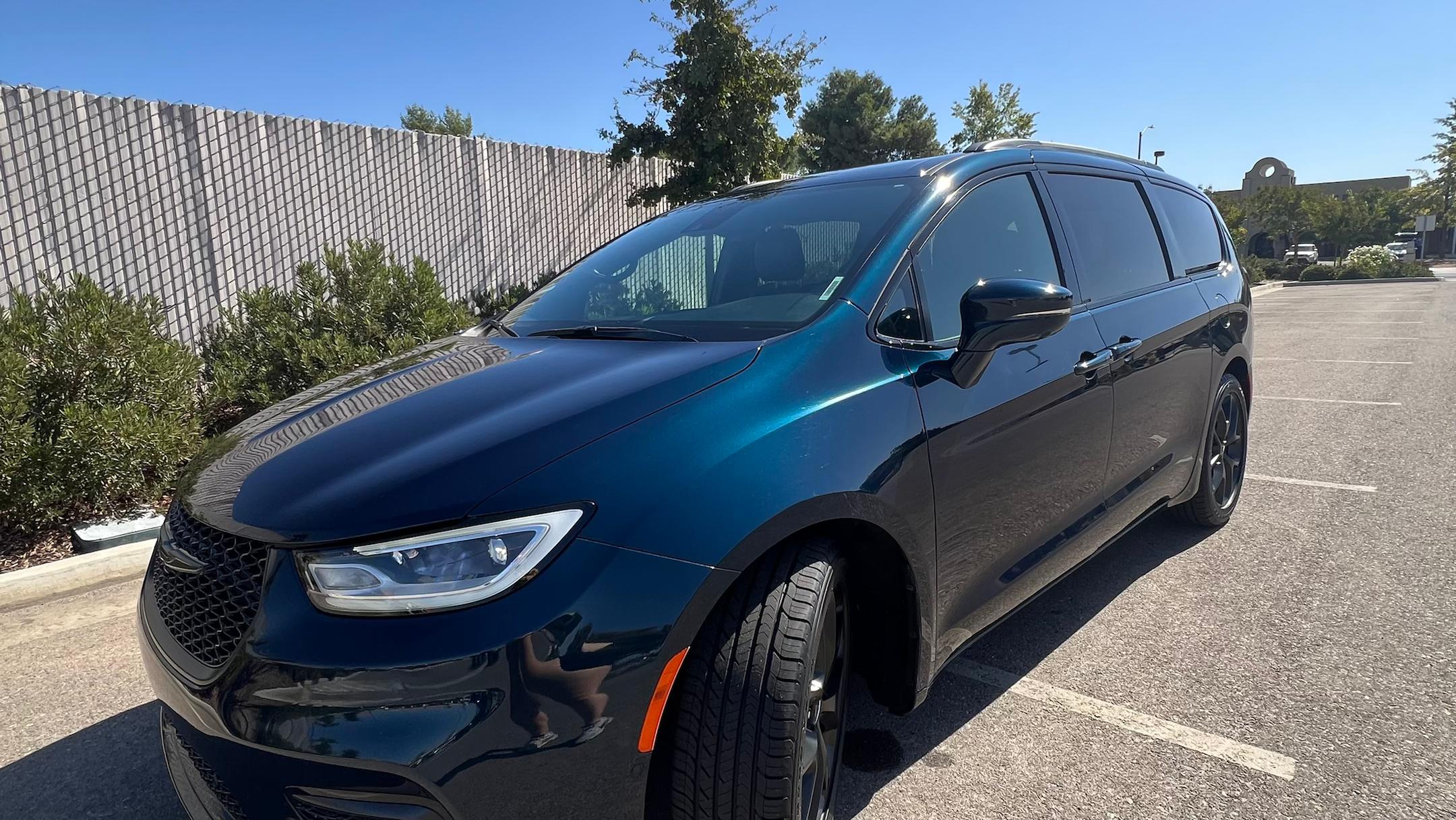 Chrysler Pacifica 2022 in Fresno, CA