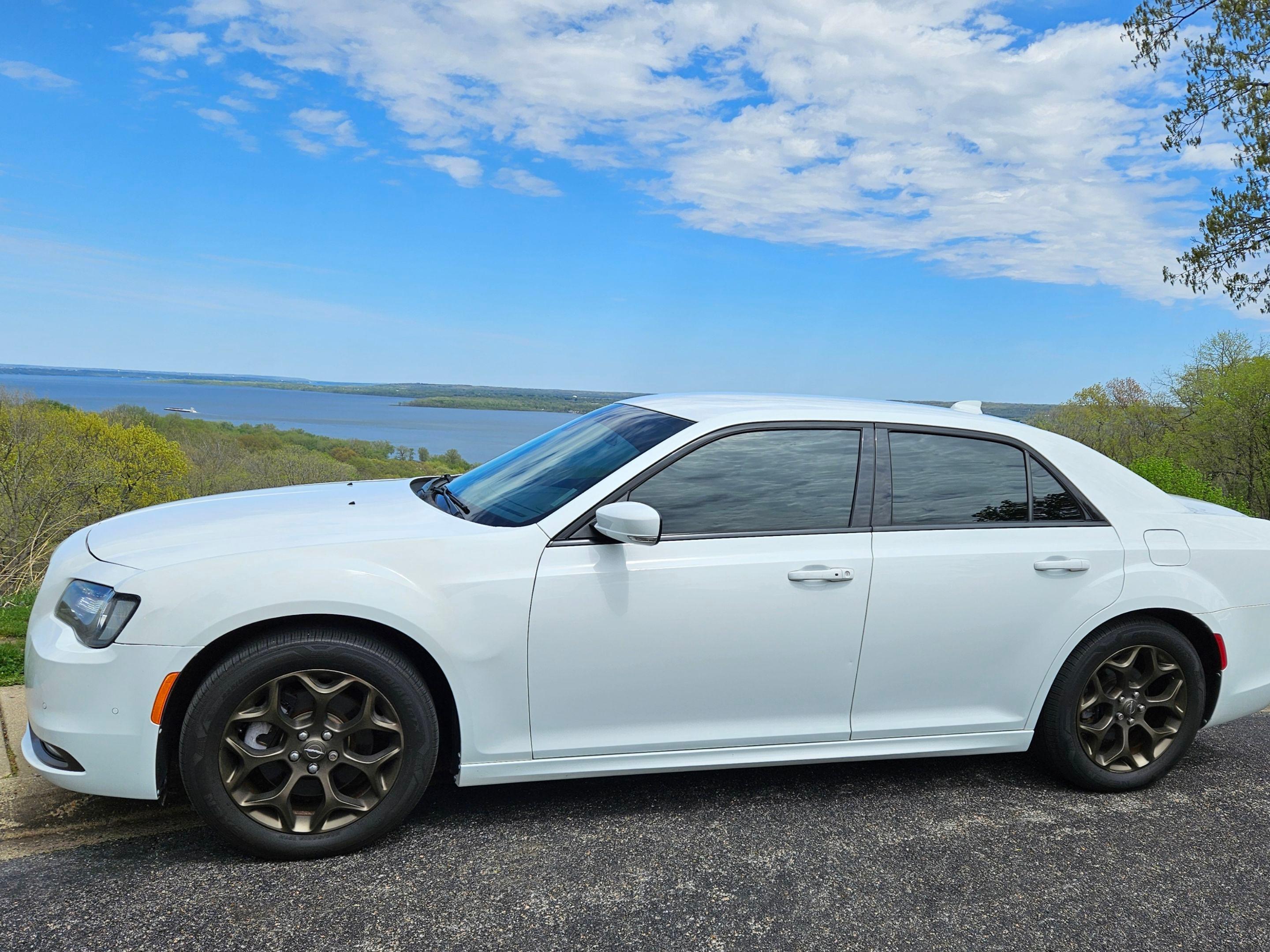 Chrysler 300 2017 in Peoria, IL