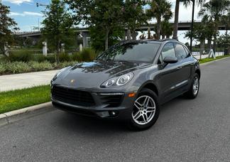 Porsche Macan car