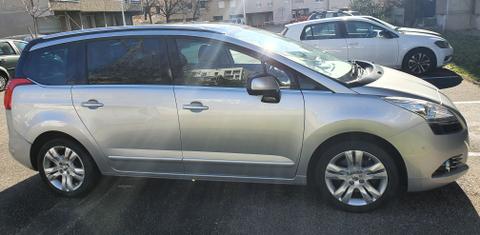 Peugeot 5008 2011