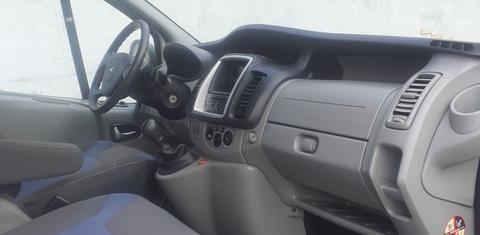Renault TRAFIC PASSENGER 2012