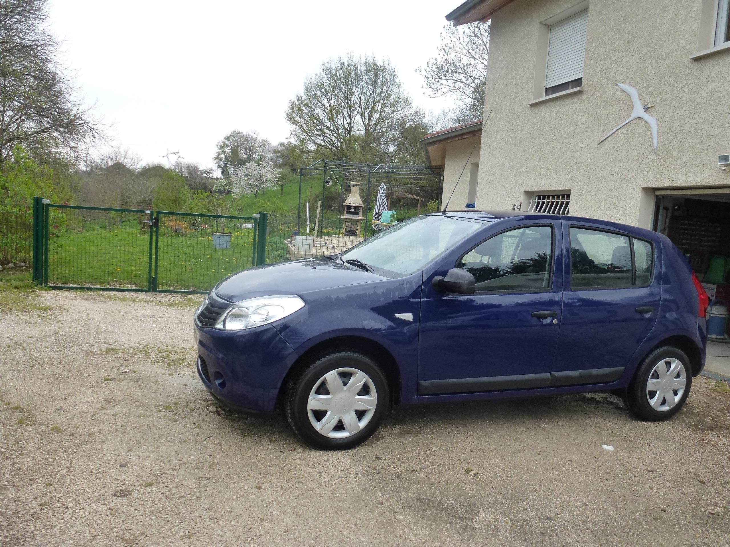 Dacia SANDERO 2009 à Chélieu