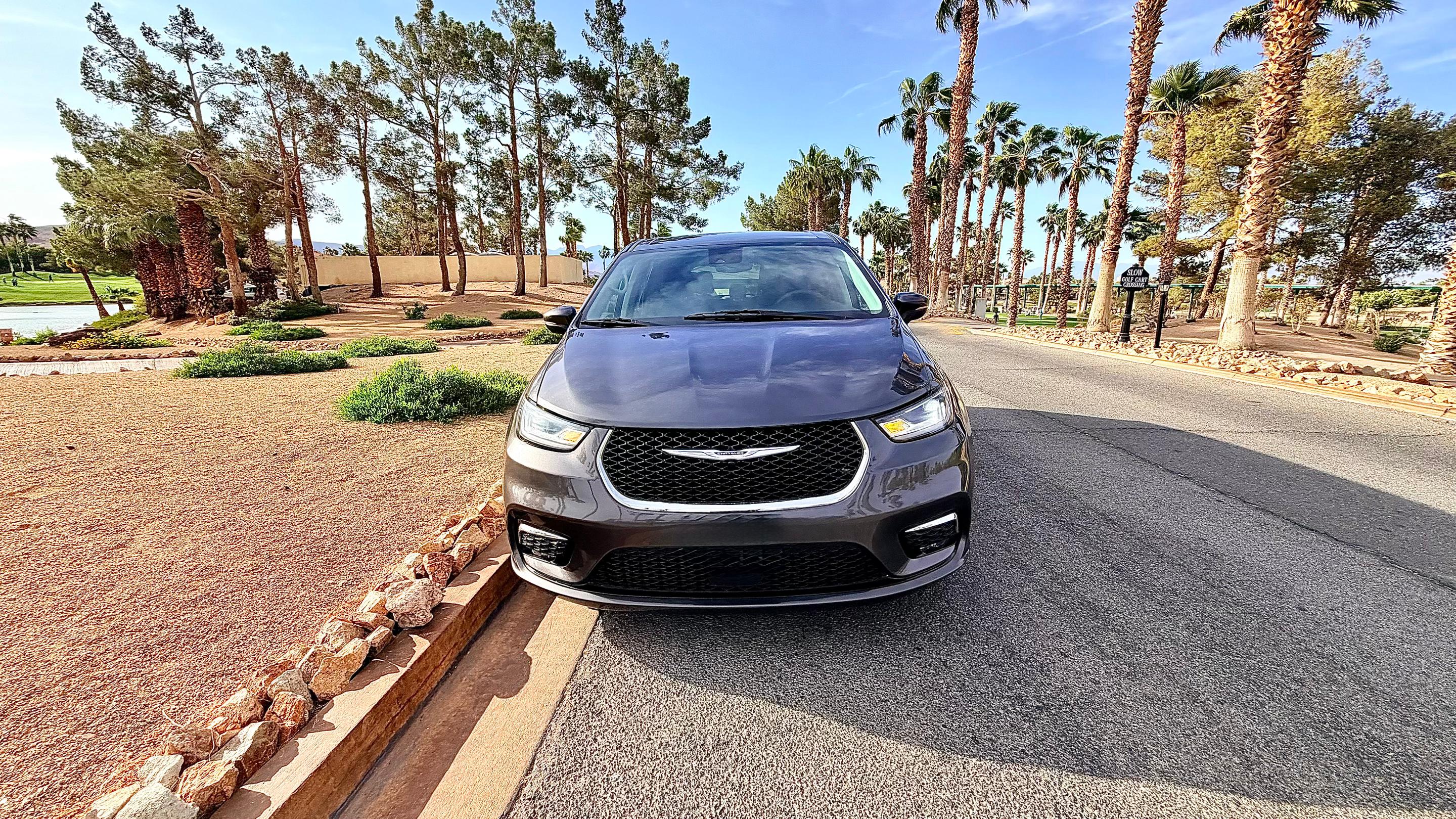 Chrysler Pacifica 2023 in Paradise, NV