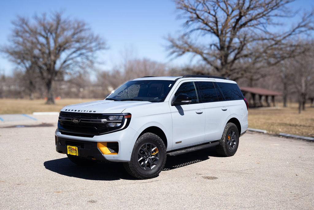 Ford Expedition 2025 in Thief River Falls, MN