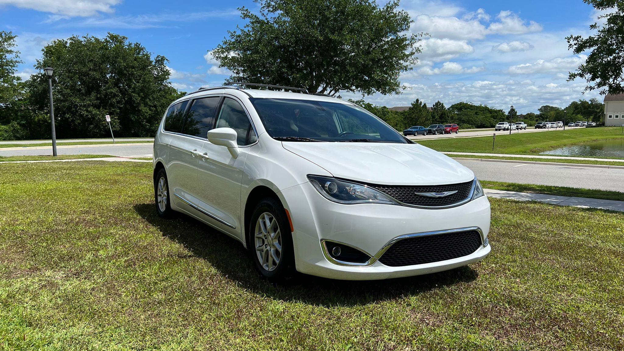 Chrysler Pacifica 2020 in Orlando, FL