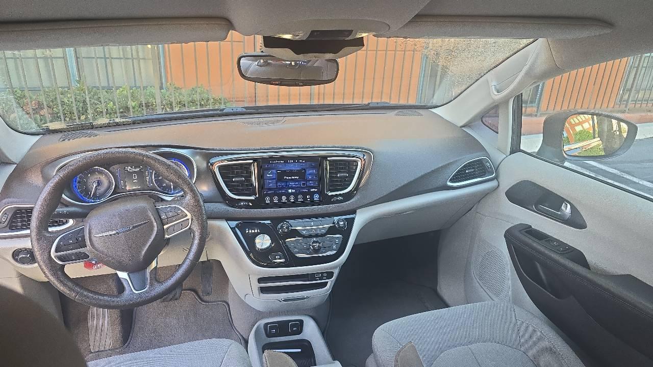 Chrysler Pacifica 2017 in Eugene, OR