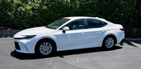 Toyota Camry Hybrid 2026