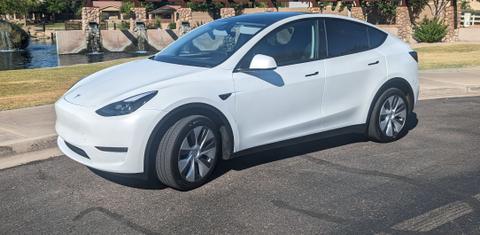 Tesla Model Y 2024