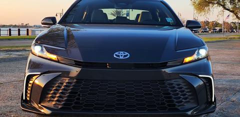 Toyota Camry Hybrid 2025