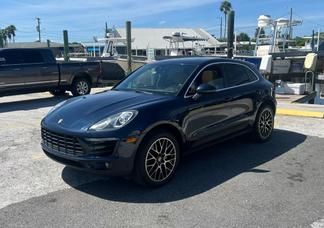 Porsche Macan car