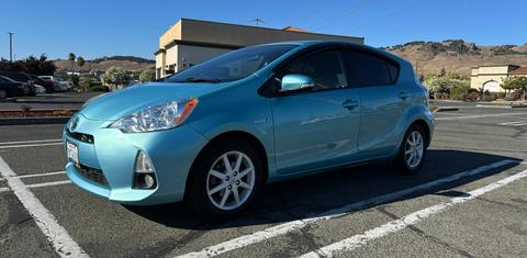 Toyota Prius c 2014