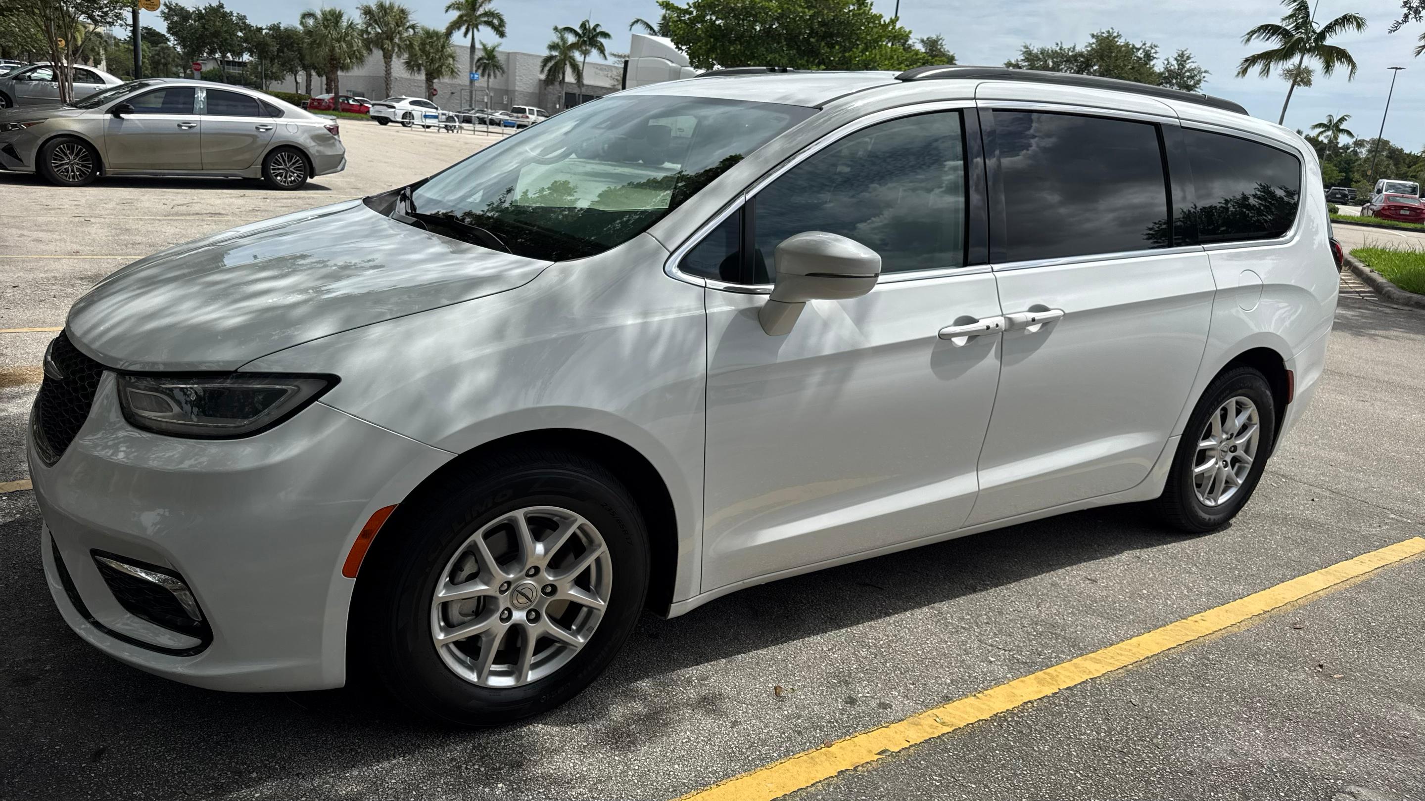 Chrysler Pacifica 2022 in West Palm Beach, FL