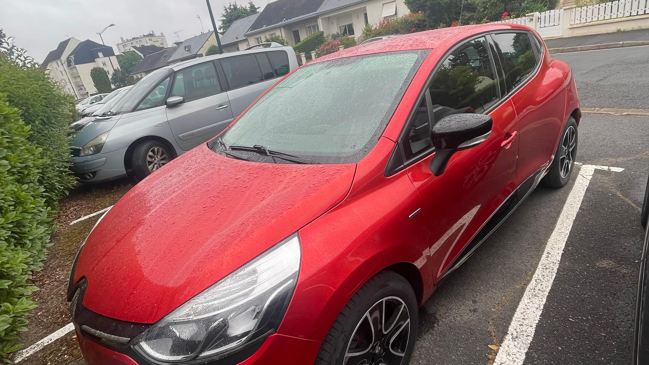 Renault CLIO IV 2015 in Saint-Cyr-sur-Loire