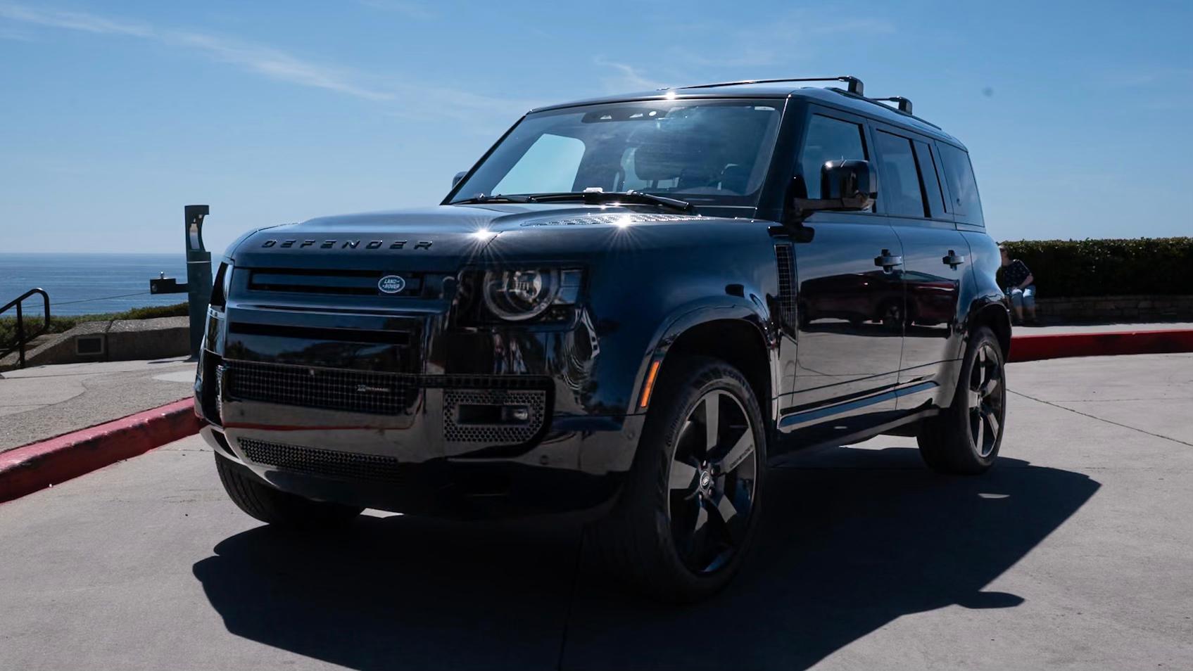 Land Rover Defender 2022 in 