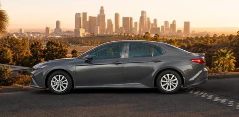 Toyota Camry Hybrid 2026