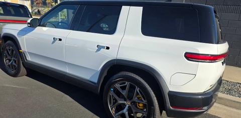 Rivian R2 2027
