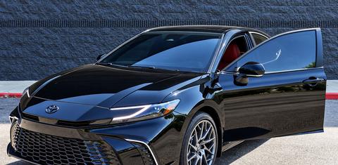 Toyota Camry Hybrid 2026