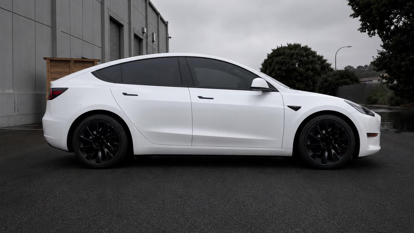 Tesla Model Y 2022 in Salinas, CA