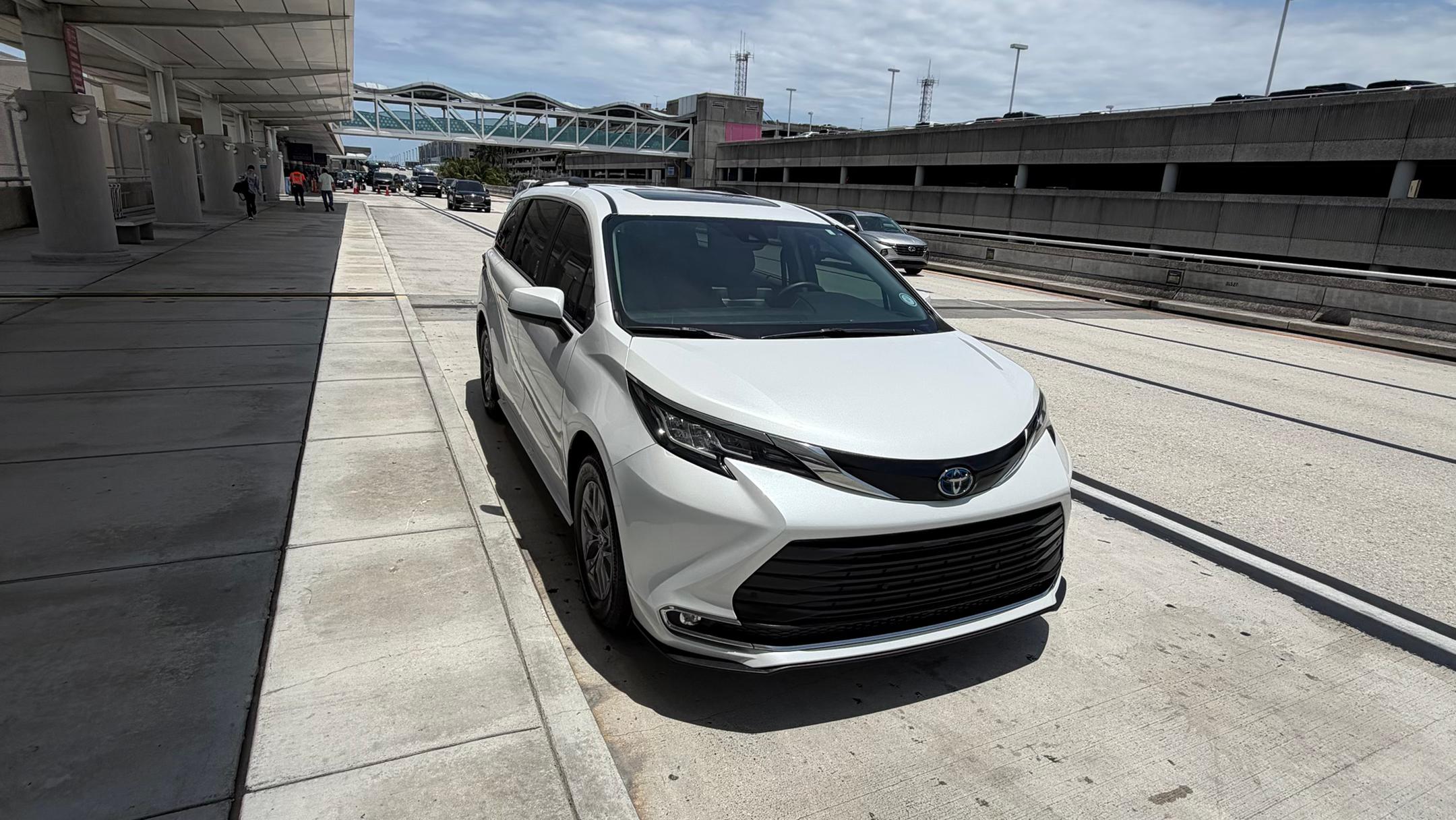 Toyota Sienna 2023 in Pembroke Pines, FL