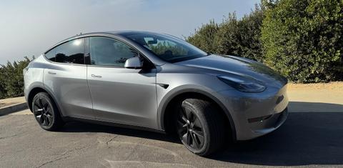 Tesla Model Y 2025