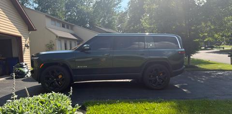 Rivian R1S 2023