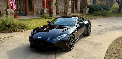 Aston Martin DB11 2017
