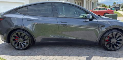 Tesla Model Y 2024
