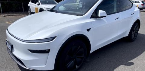 Tesla MODEL Y 2025