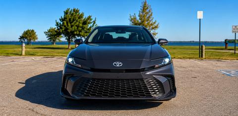 Toyota Camry Hybrid 2025