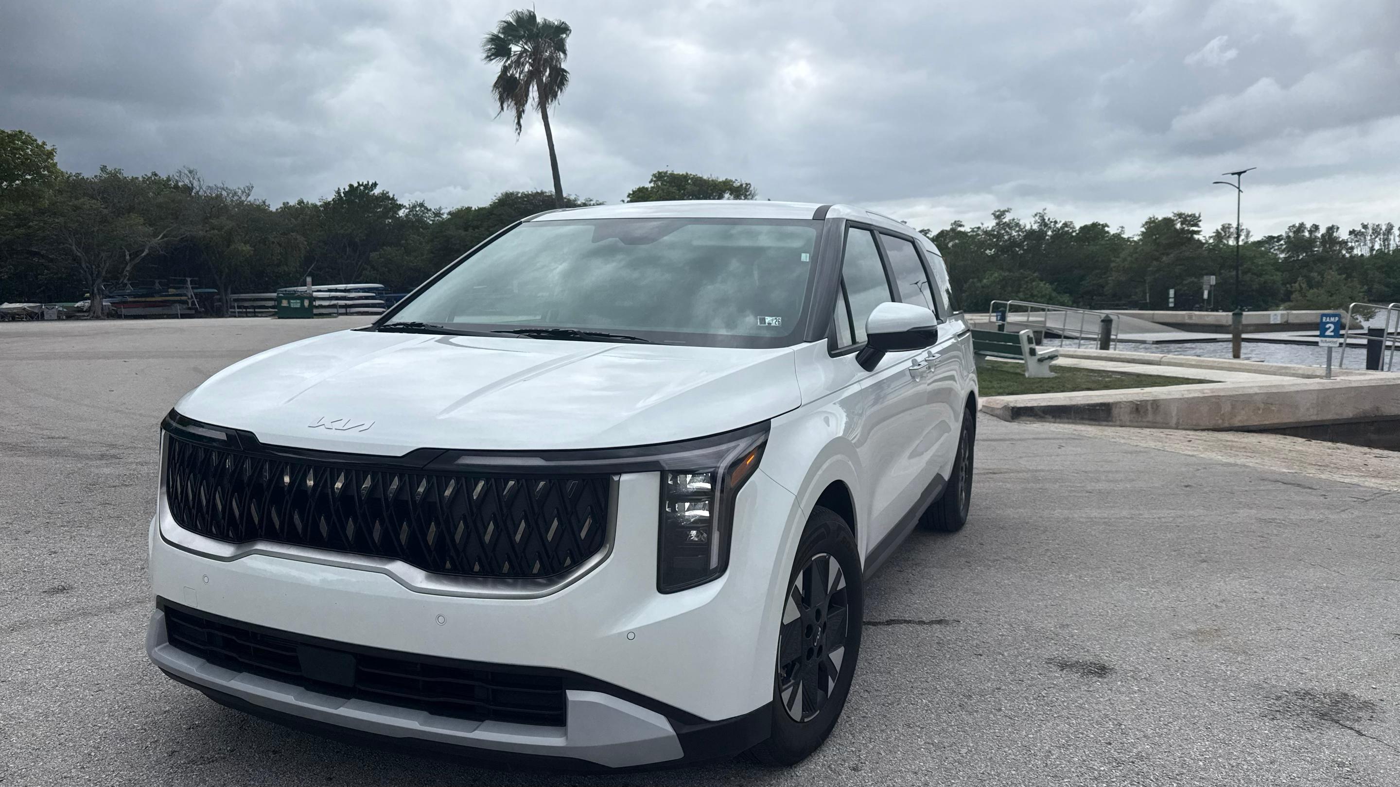 Kia Carnival Hybrid 2026 in Hollywood, FL