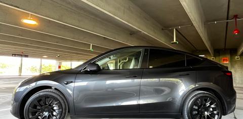 Tesla Model Y 2024