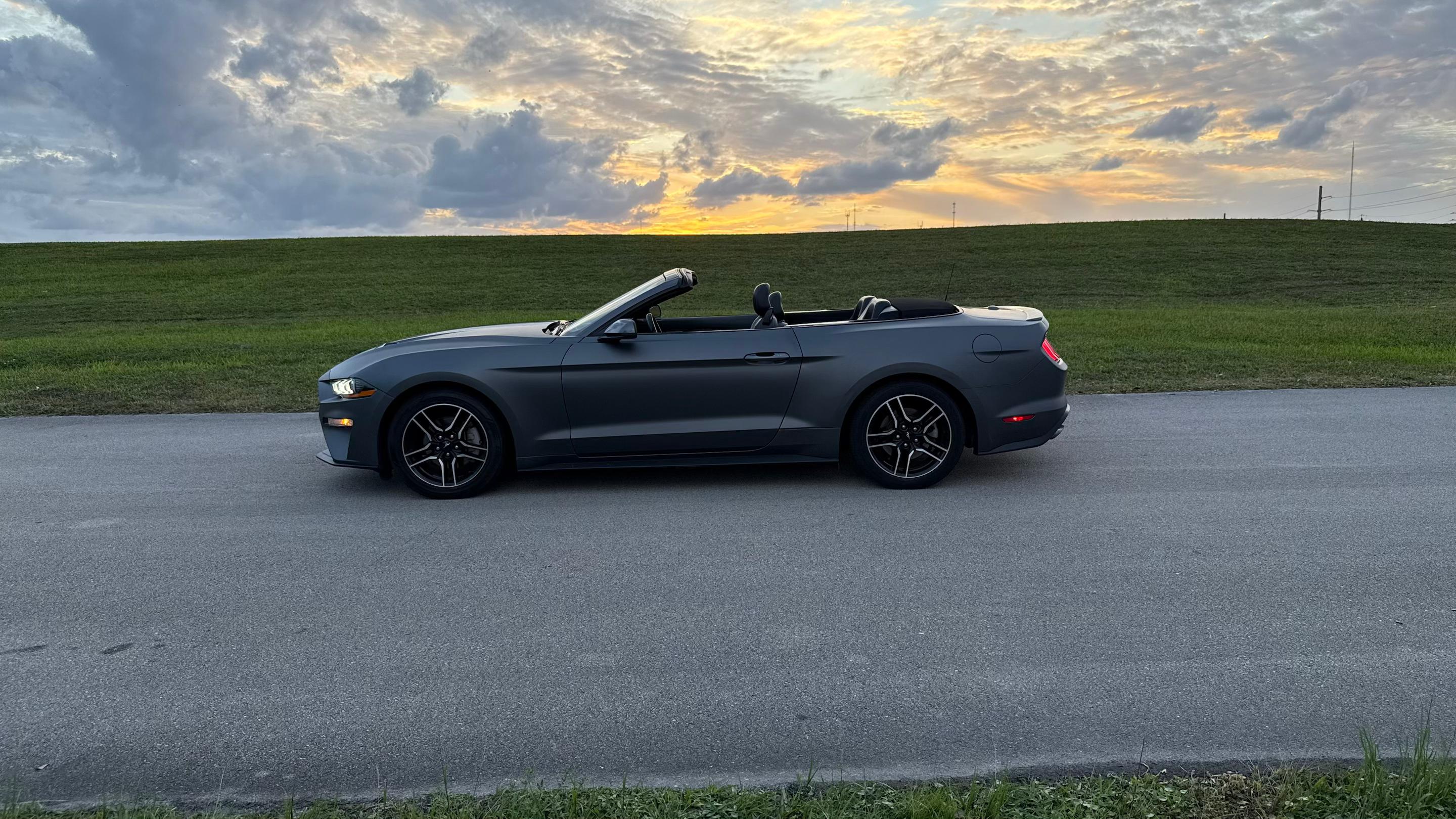 Ford Mustang 2022 in Miami, FL