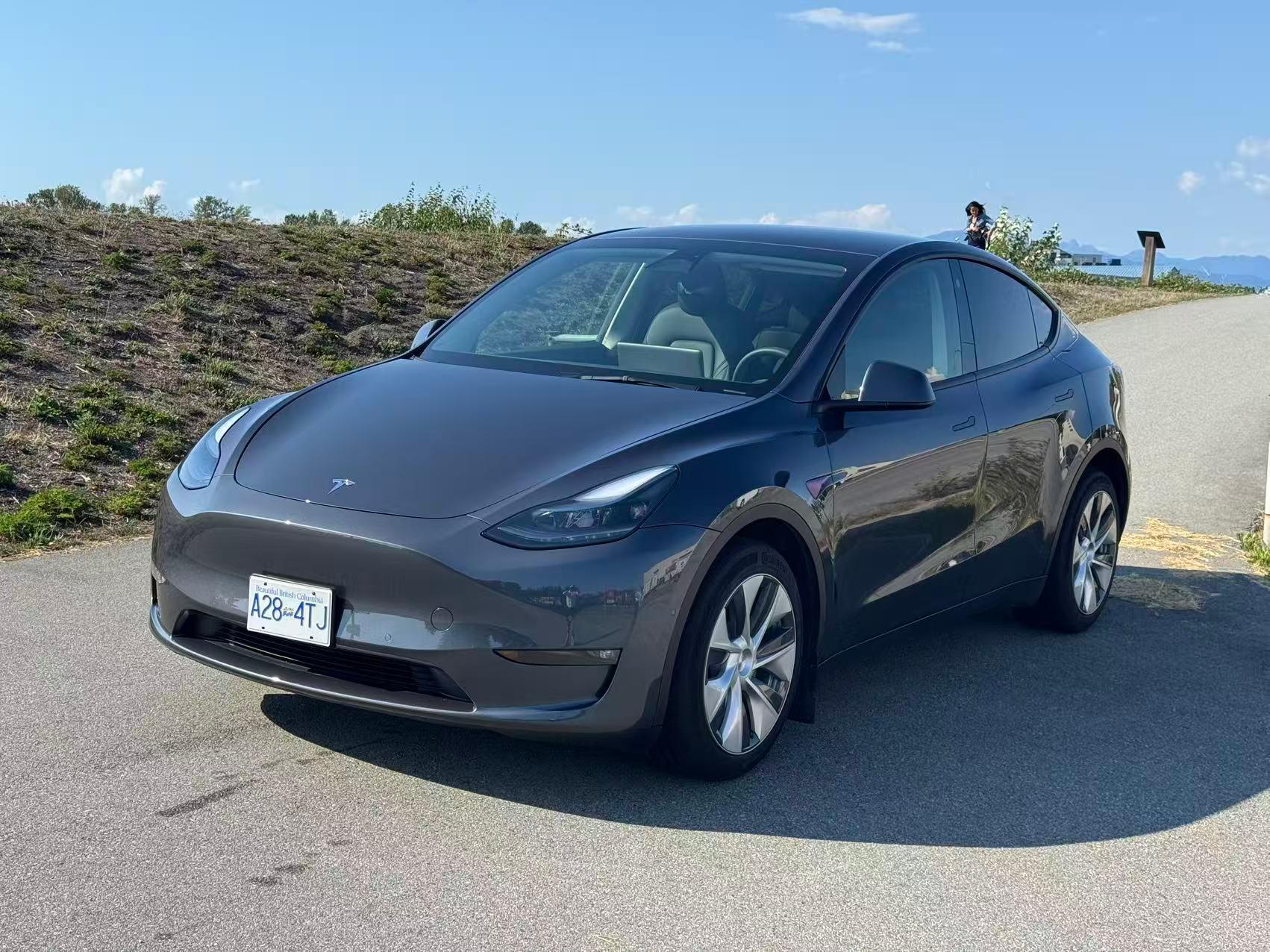 Tesla Model Y 2022 in Richmond, BC