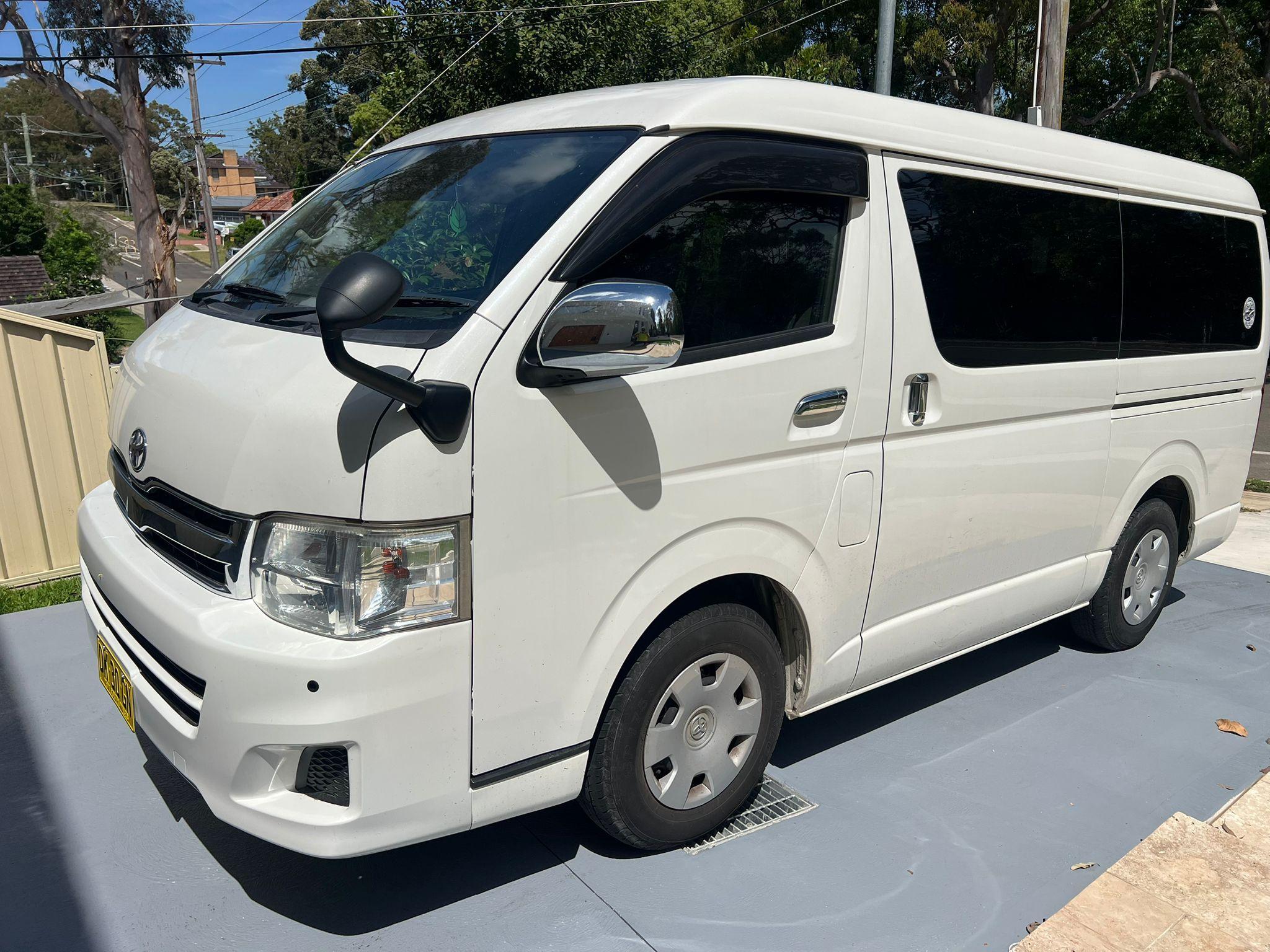Toyota HIACE 2013 in 