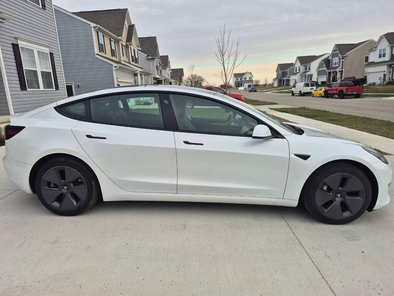 Tesla Model 3 2021 in Commercial Point, OH